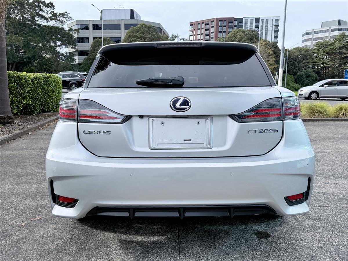 2014 Lexus CT 200h Version C | Hybrid | 99k Carousel 16
