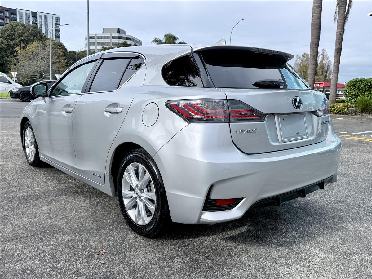 2014 Lexus CT 200h Version C | Hybrid | 99k Carousel 17