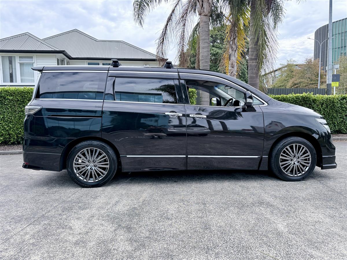 2016 Nissan Elgrand 7 Seater | Luxury Van Carousel 3