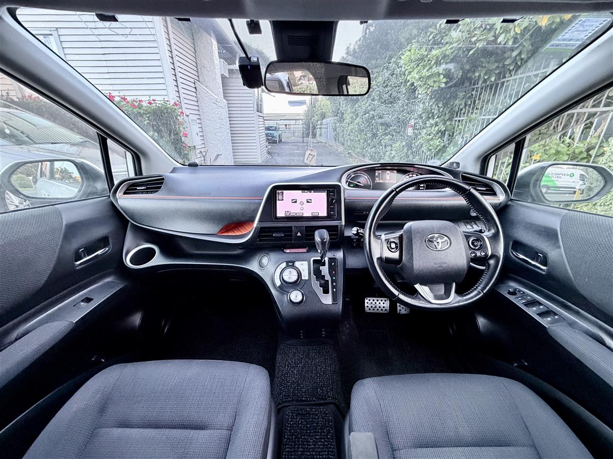 2015 Toyota Sienta Hybrid G | 7 Seater | Pearl Carousel 7