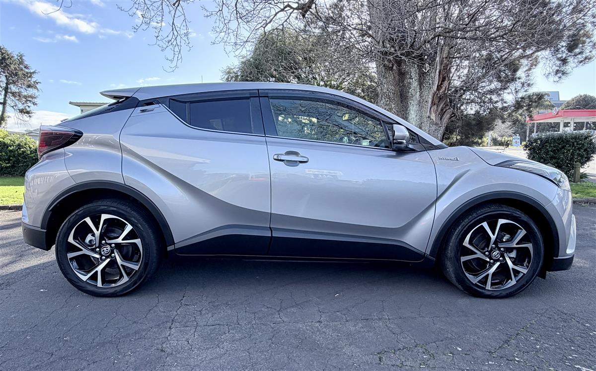 2017 Toyota C-HR G Hybrid | 48k KM | Toyota Safety Carousel 7