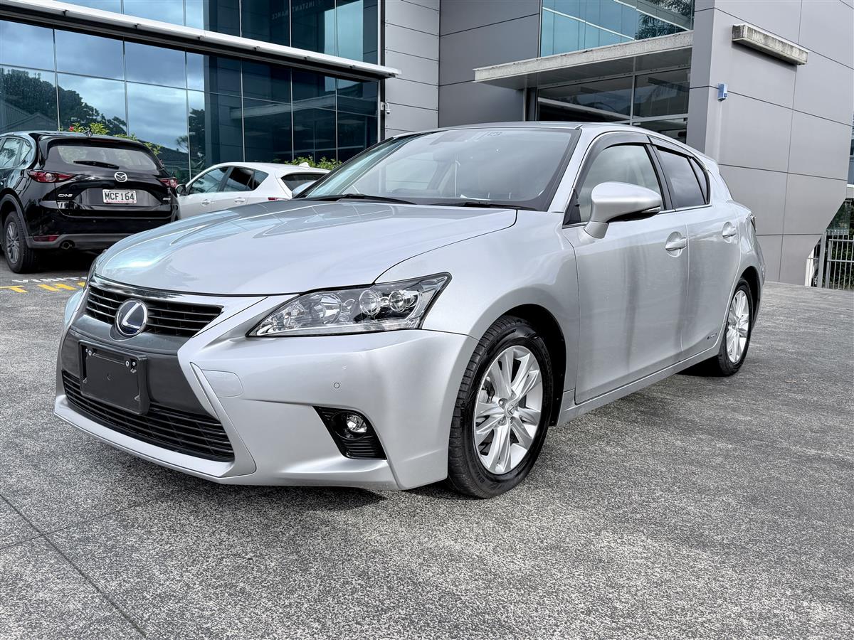 2014 Lexus CT 200h Version C | Hybrid | 99k Carousel 4