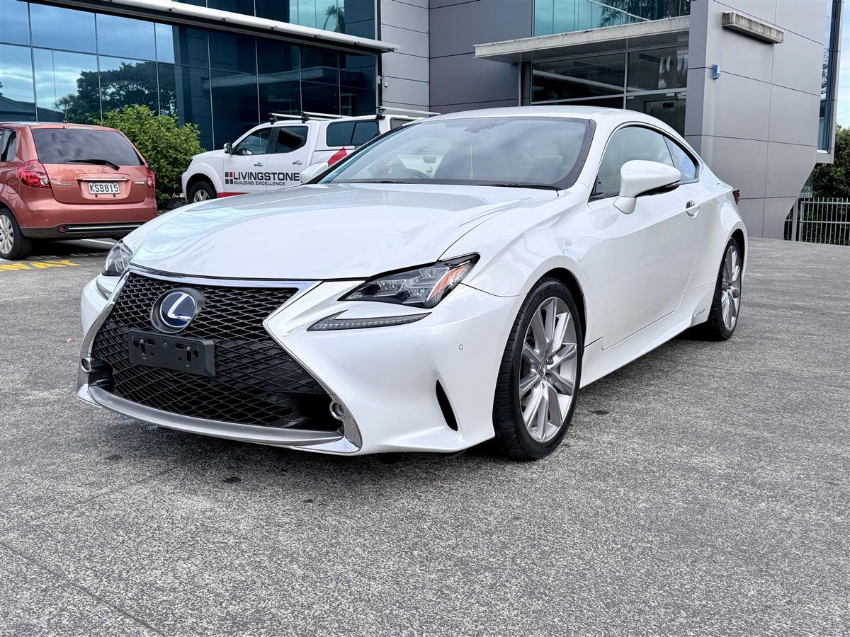 2015 Lexus RC 300h Version L | Hybrid Coupe Carousel 2