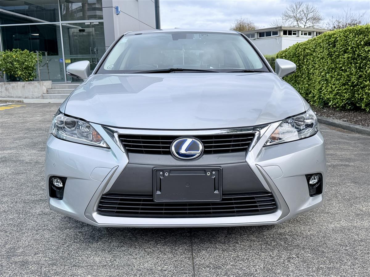 2014 Lexus CT 200h Version C | Hybrid | 99k Carousel 12