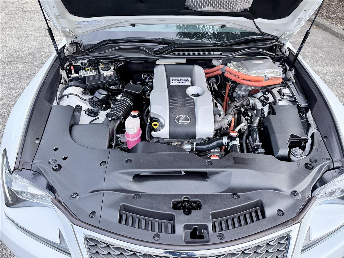 2015 Lexus RC 300h Version L | Hybrid Coupe Carousel 17