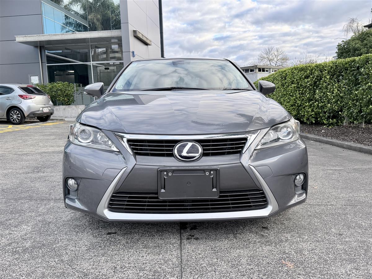 2014 Lexus CT 200h Hybrid Version C Carousel 1