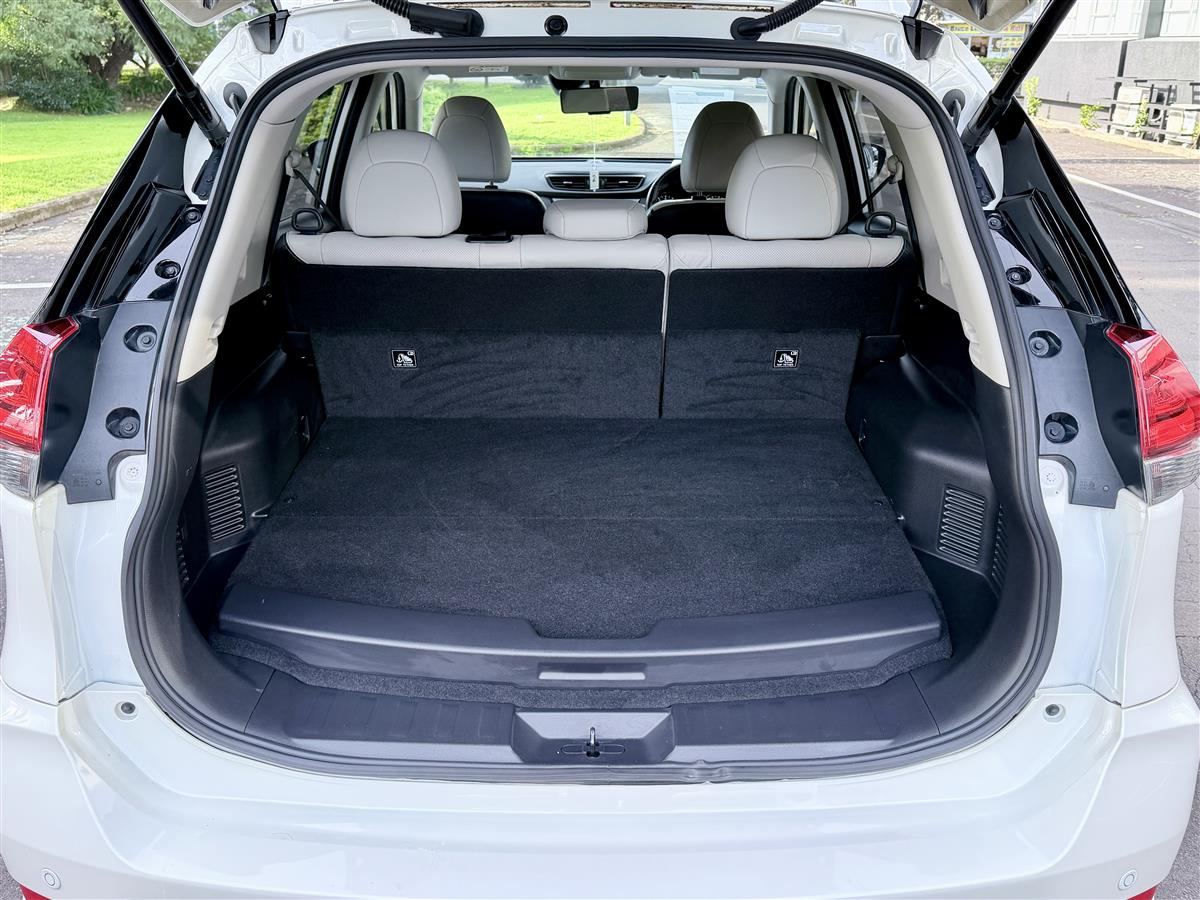2018 Nissan X-Trail Mode Premium | Luxury SUV | 88k Carousel 7