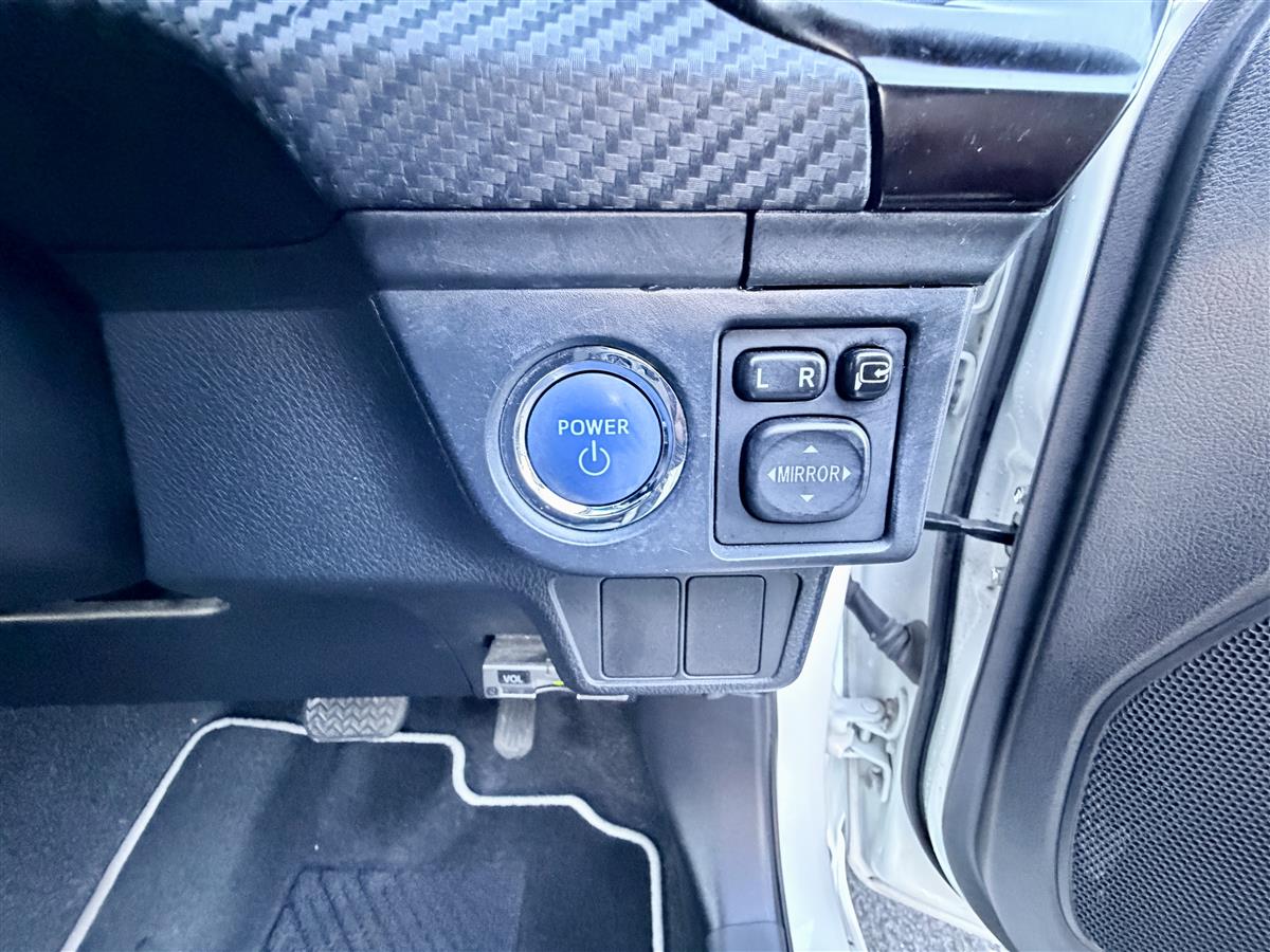 2013 Toyota Fielder Hybrid G Aero | 82k KM Carousel 12