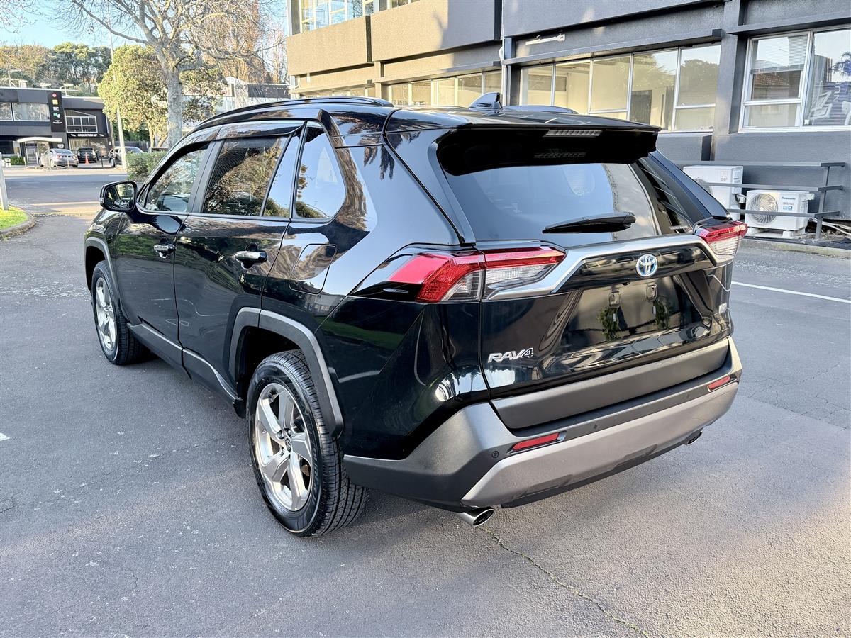 2021 Toyota RAV4 Hybrid Limited | Top of the Range | NZ Favourite Carousel 4