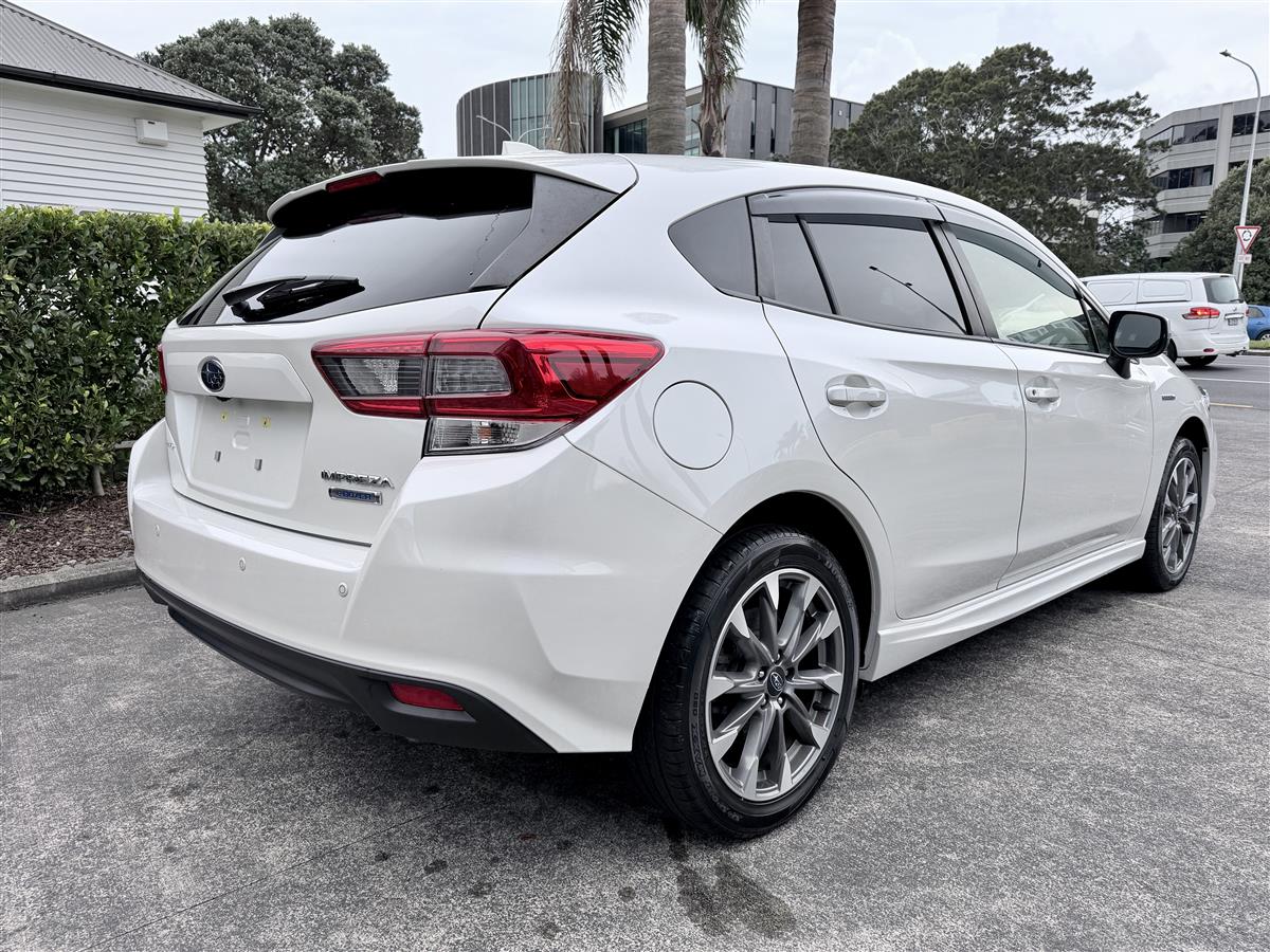 2022 Subaru Impreza Sport 2.0e-L Hybrid AWD Carousel 4