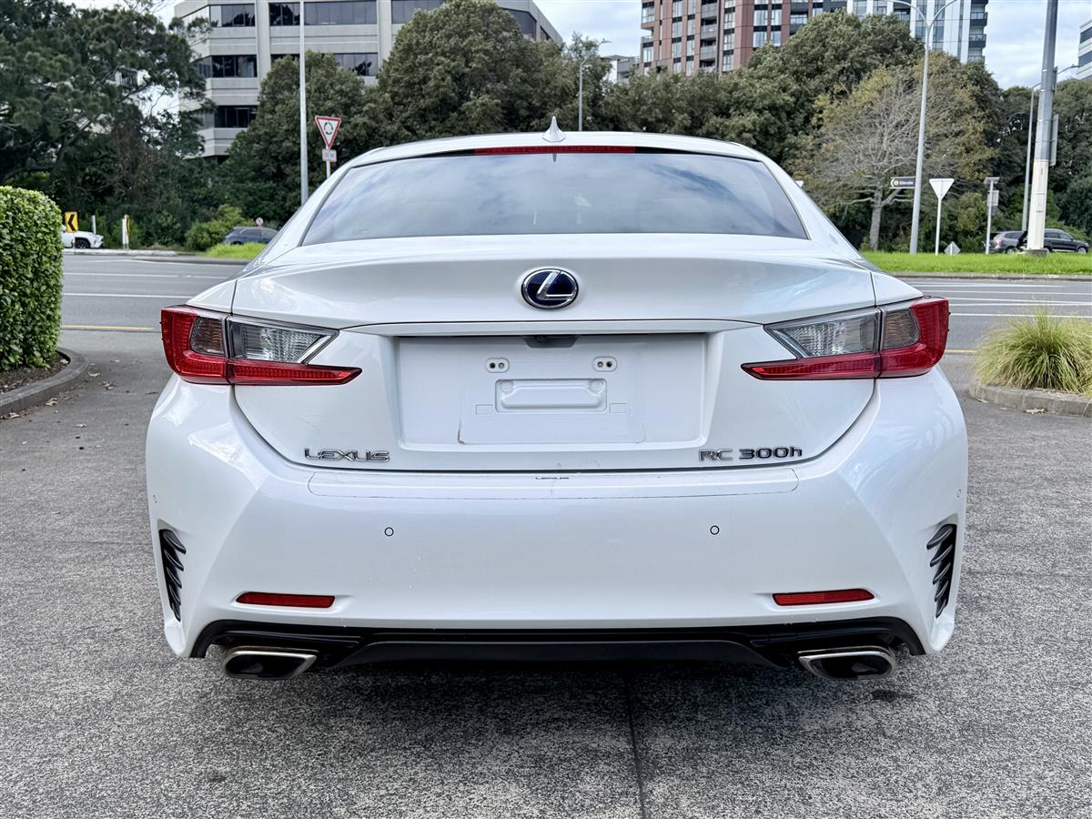 2015 Lexus RC 300h Version L | Hybrid Coupe Carousel 5