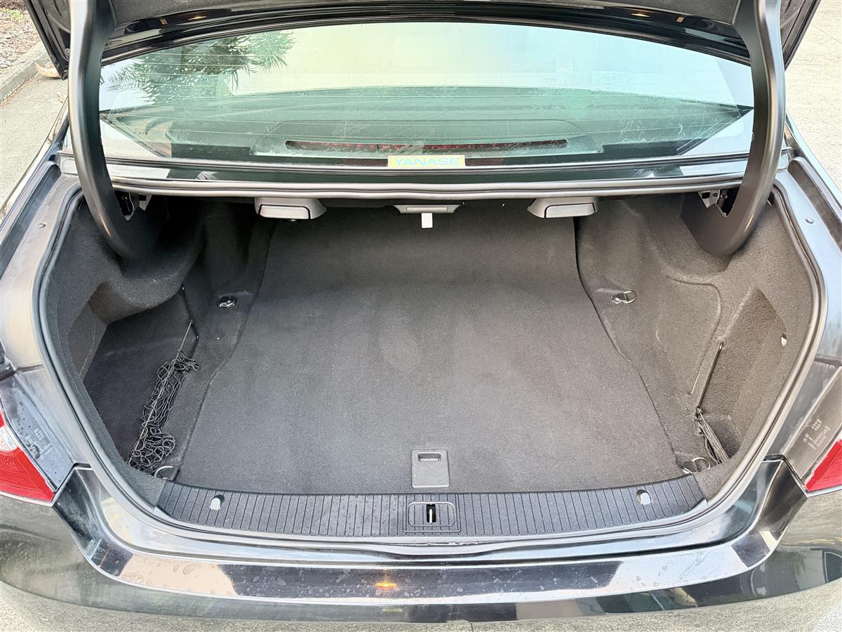 2013 Mercedes-Benz E 250 Avantgarde | 76k KM | Luxury Carousel 8
