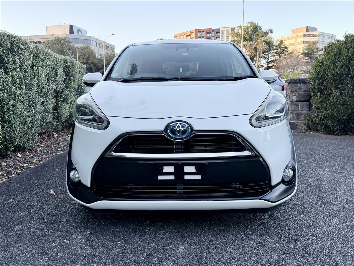 2015 Toyota Sienta Hybrid G | 7 Seater | Pearl Carousel 1