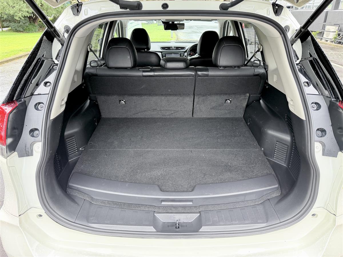 2018 Nissan X-Trail Hybrid 4WD | 20X | 88k KM Carousel 18