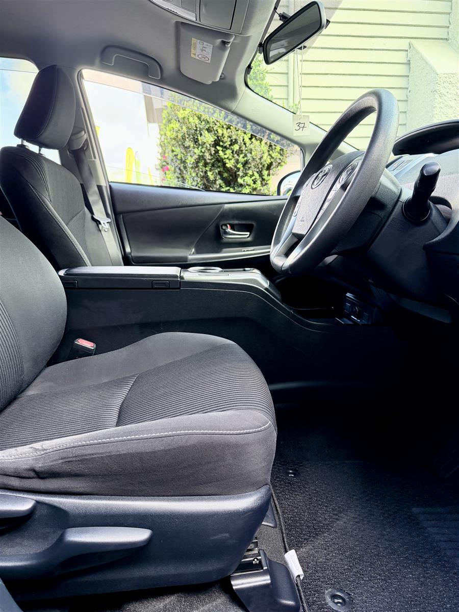 2015 Toyota Prius Alpha Hybrid 7-Seater Modellista Carousel 8