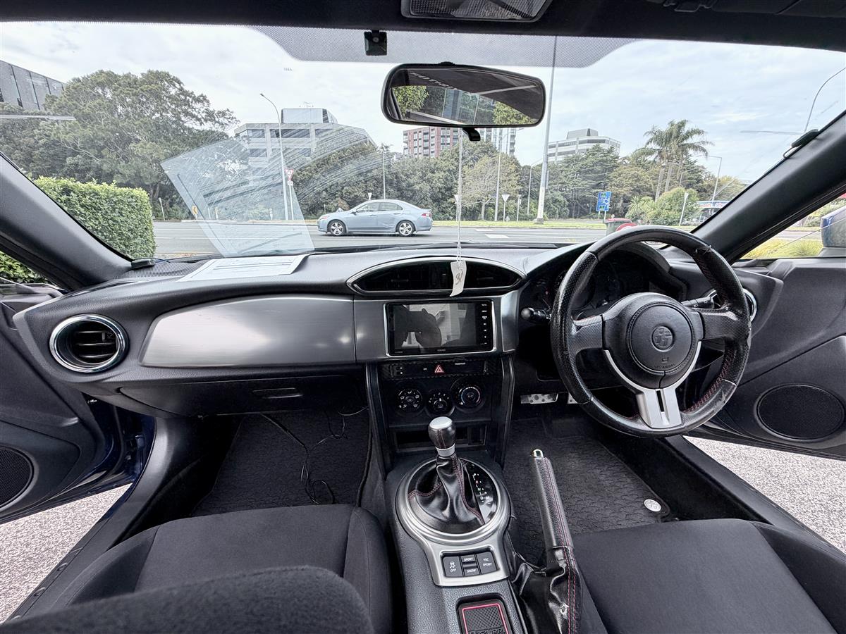 2014 Toyota 86 Low KM Sports Coupe – Fun to Drive Carousel 7