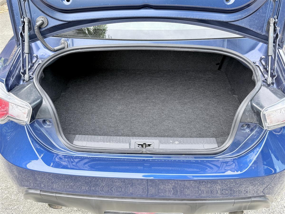 2014 Toyota 86 Low KM Sports Coupe – Fun to Drive Carousel 12