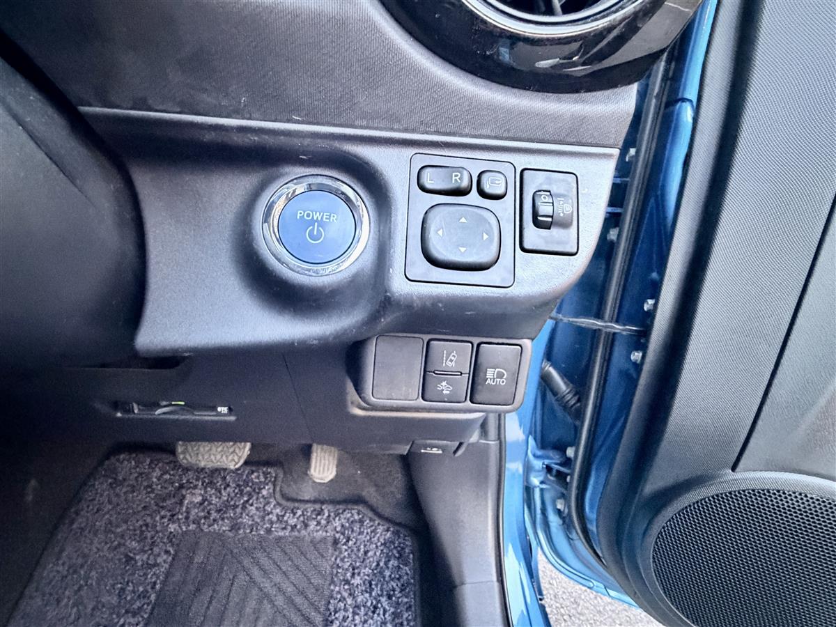 2016 Toyota Aqua Safety Sense | Push Start | 43k Carousel 8
