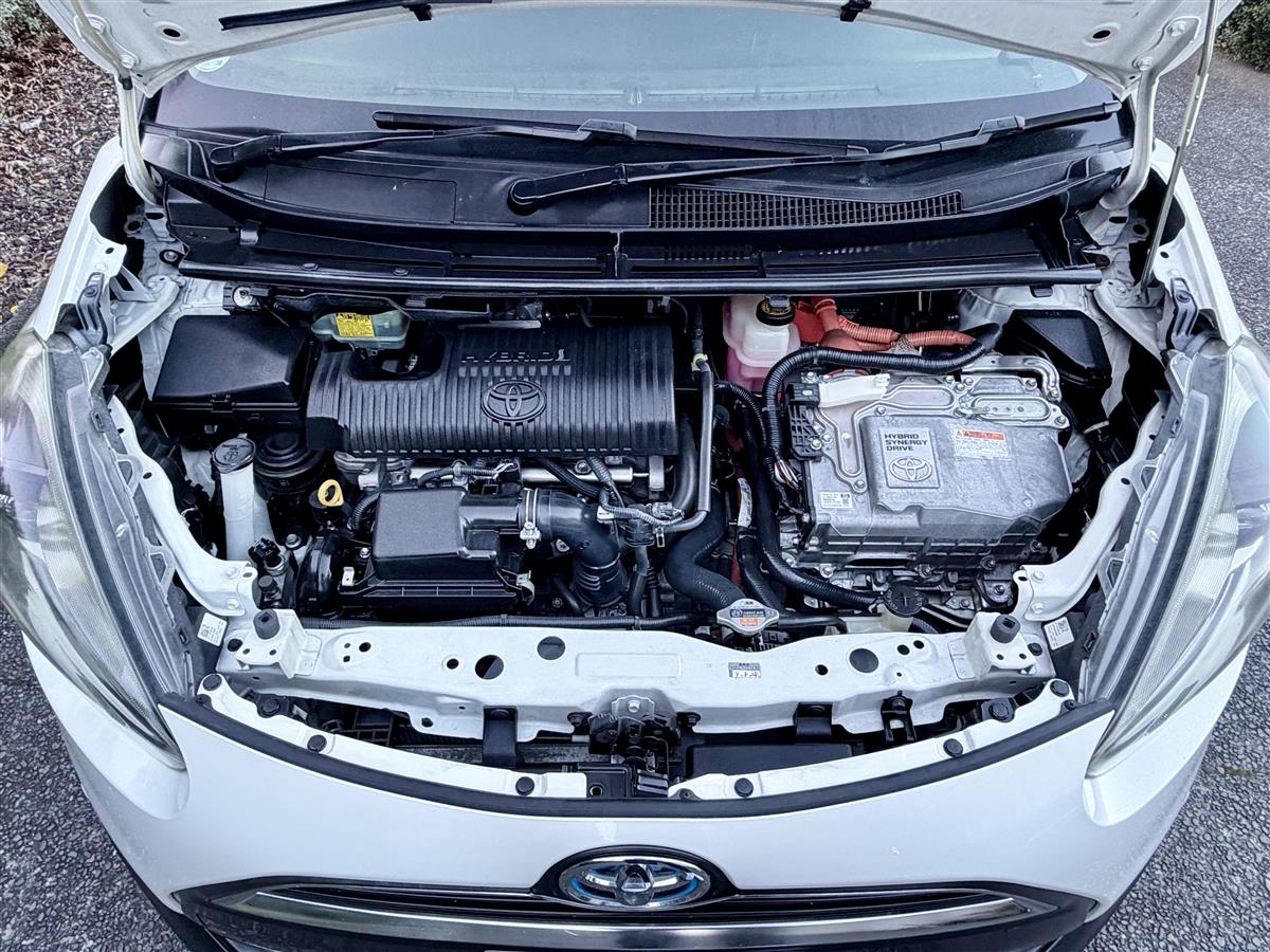 2015 Toyota Sienta Hybrid G | 7 Seater | Pearl Carousel 15