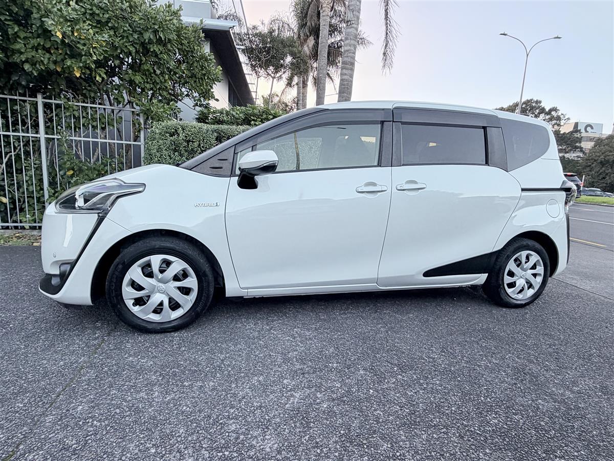 2015 Toyota Sienta Hybrid G | 7 Seater | Pearl Carousel 3