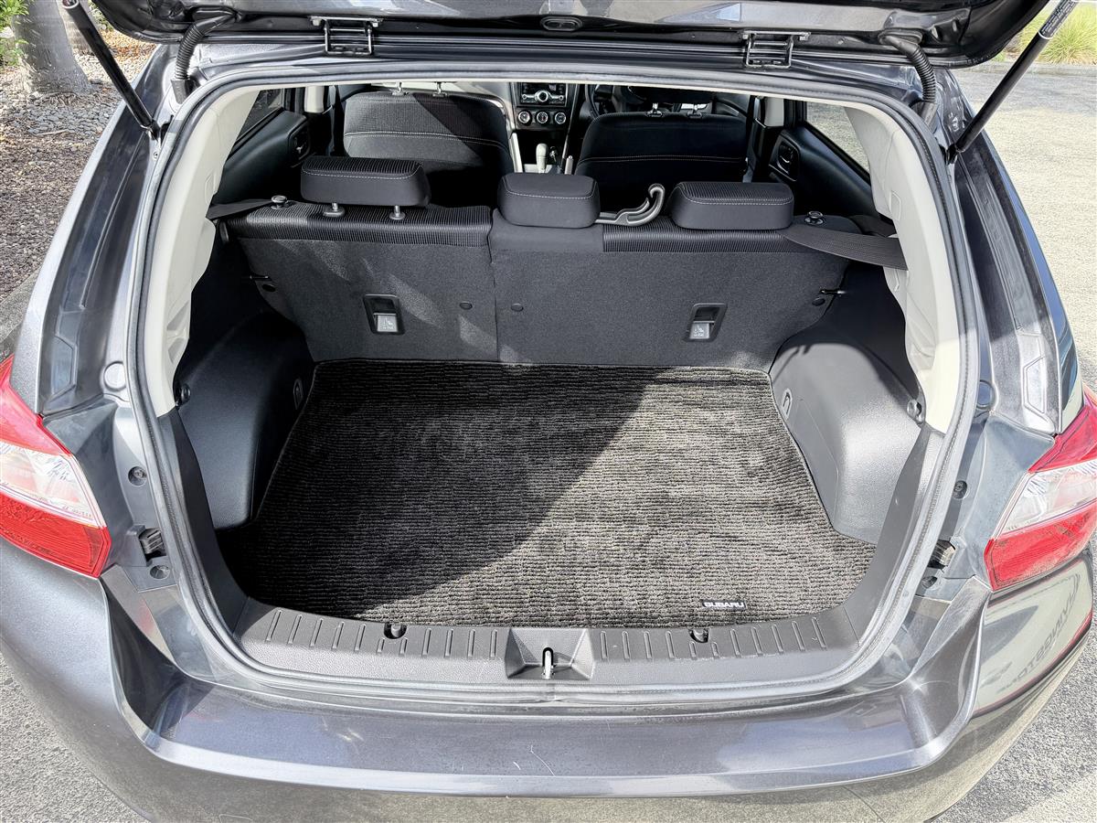2012 Subaru Impreza 2.0i Low KM Carousel 11