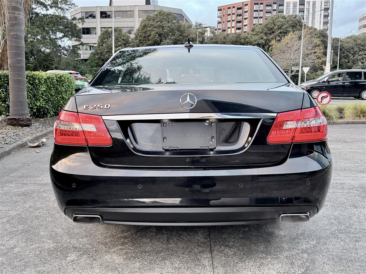 2013 Mercedes-Benz E 250 Avantgarde | 76k KM | Luxury Carousel 4