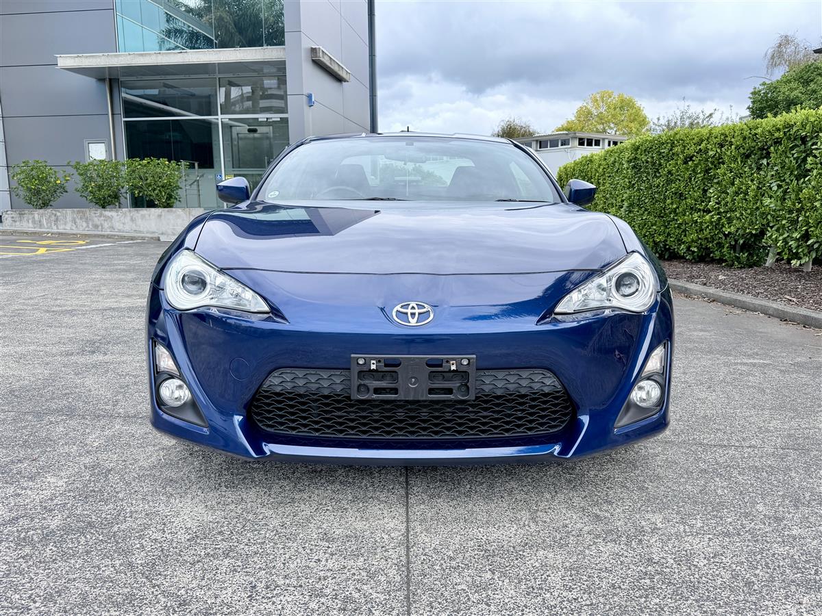 2014 Toyota 86 Low KM Sports Coupe – Fun to Drive Carousel 1