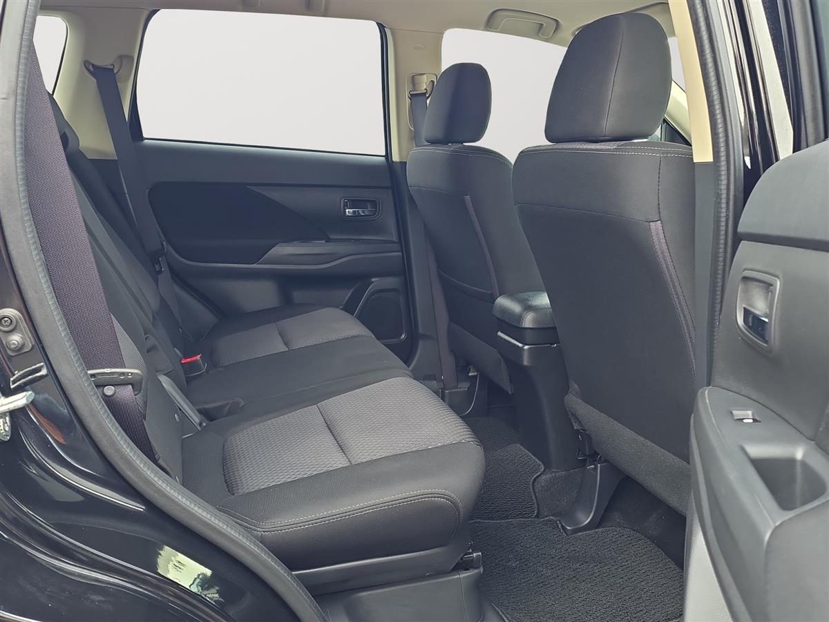 2017 Mitsubishi Outlander 7 Seats, 2.4 G Navi Package Carousel 14