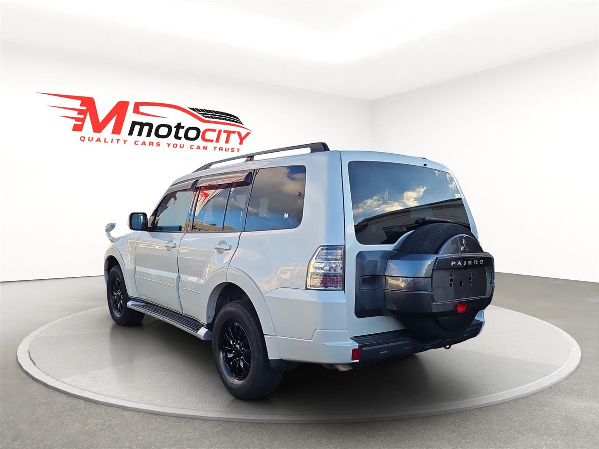 2013 Mitsubishi Pajero GR, LONG EXCEED, 4x4 Optional, 7 SEATS Carousel 4