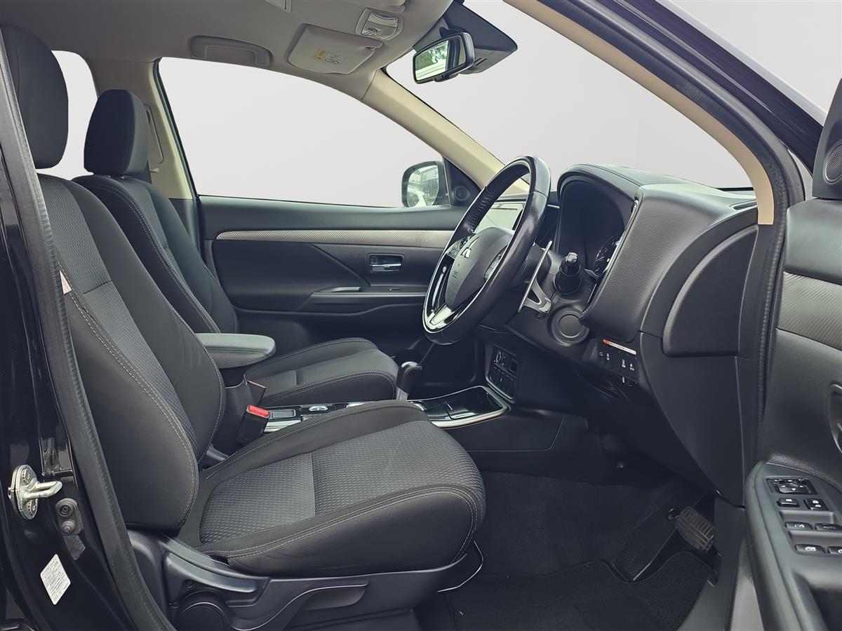 2017 Mitsubishi Outlander 7 Seats, 2.4 G Navi Package Carousel 12
