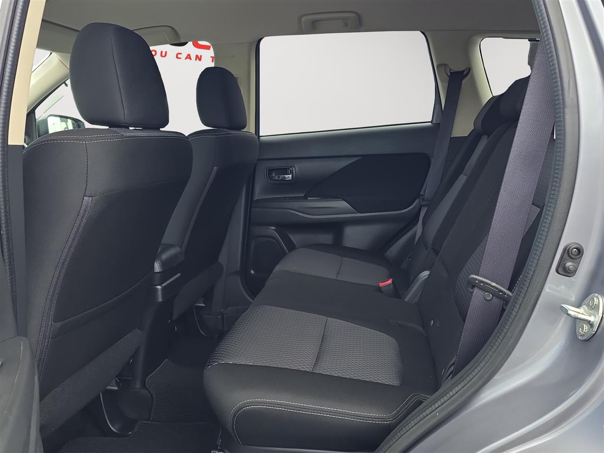 2015 Mitsubishi Outlander 7 Seater, Adaptive Cruise Carousel 13