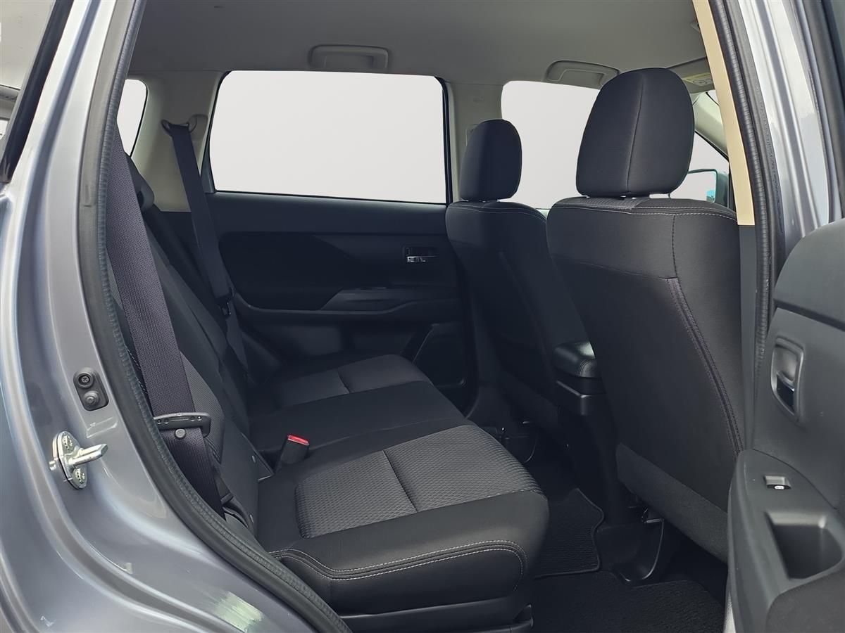 2015 Mitsubishi Outlander 7 Seater, Adaptive Cruise Carousel 14