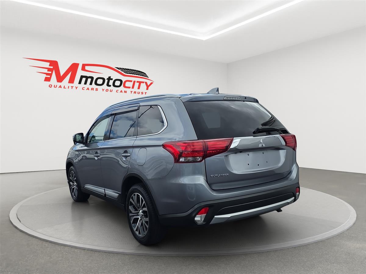 2015 Mitsubishi Outlander 7 Seater, Adaptive Cruise Carousel 4