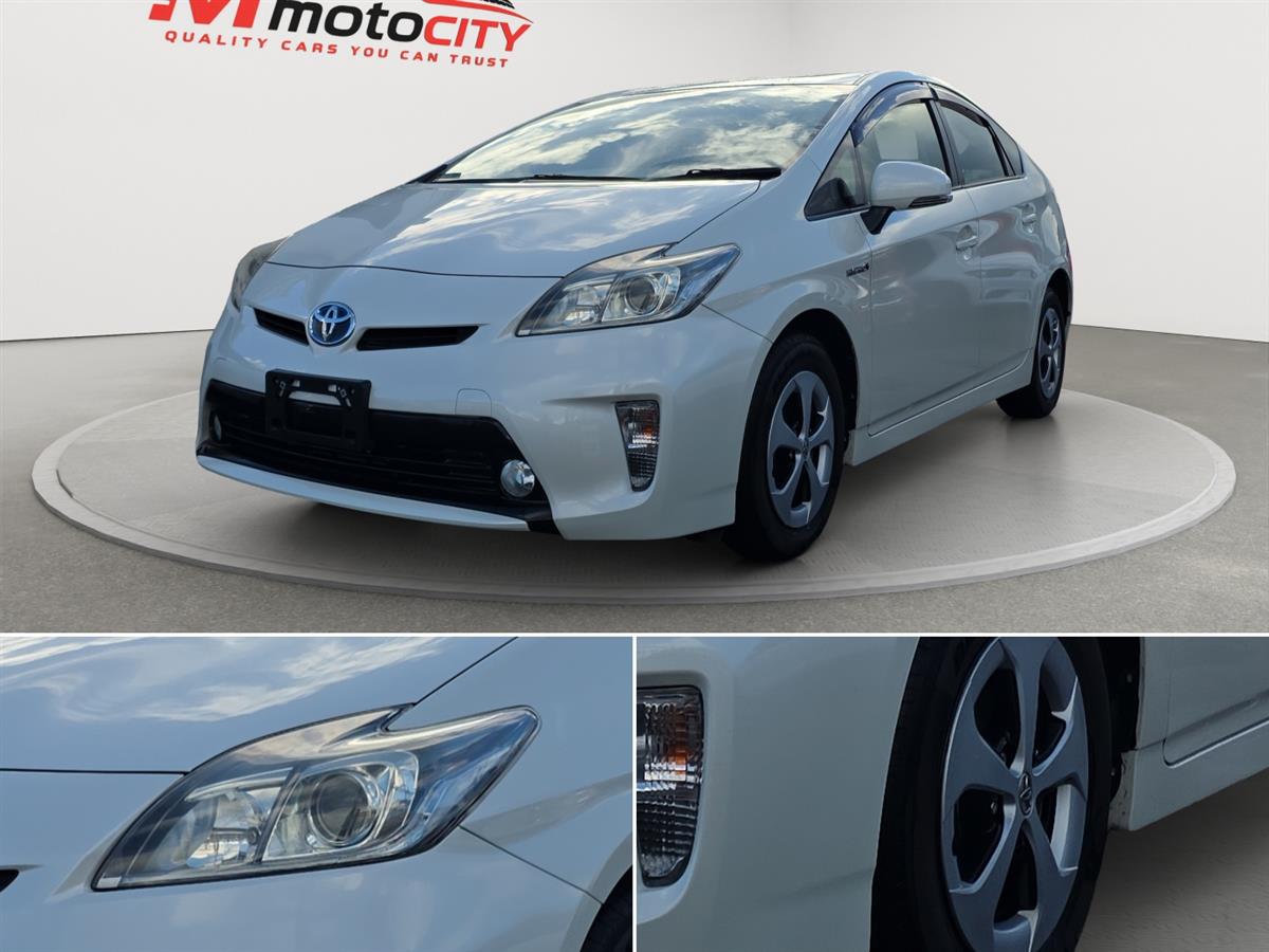 2015 Toyota Prius HYBRID S, dark Interior Carousel 10