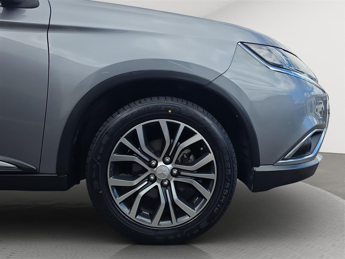 2015 Mitsubishi Outlander 7 Seater, Adaptive Cruise Carousel 19