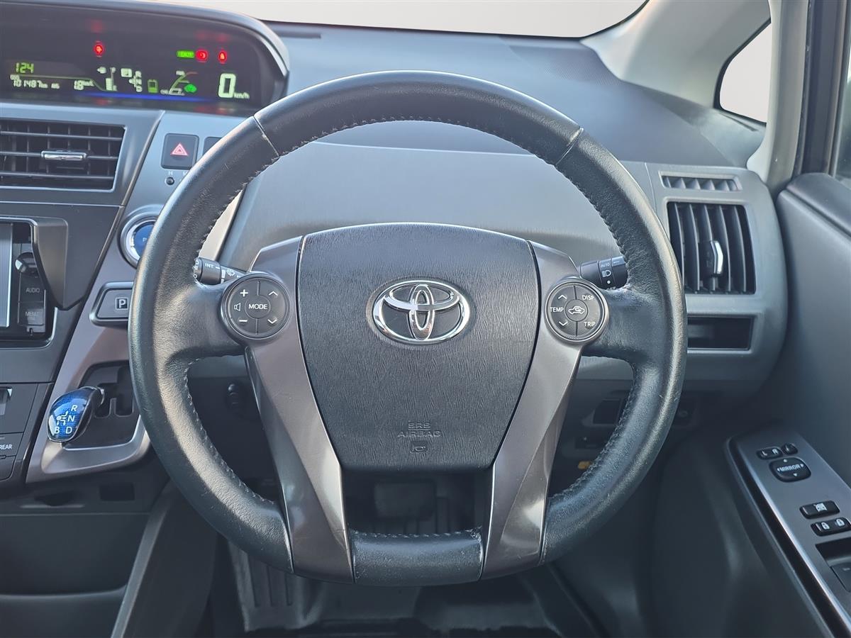 2014 Toyota Prius Alpha S, Panoramic dual roof Carousel 17