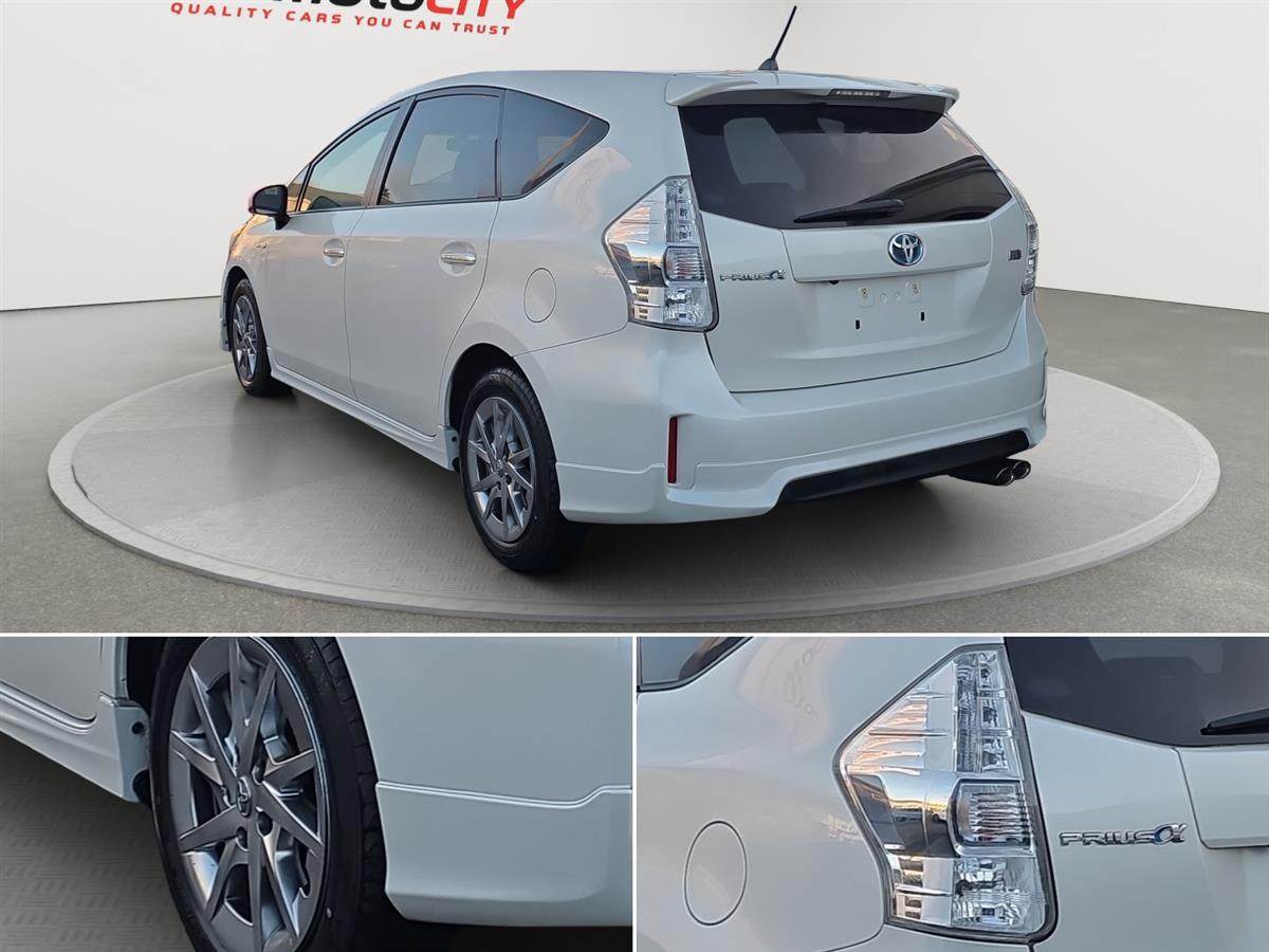2014 Toyota Prius Alpha S, Panoramic dual roof Carousel 9