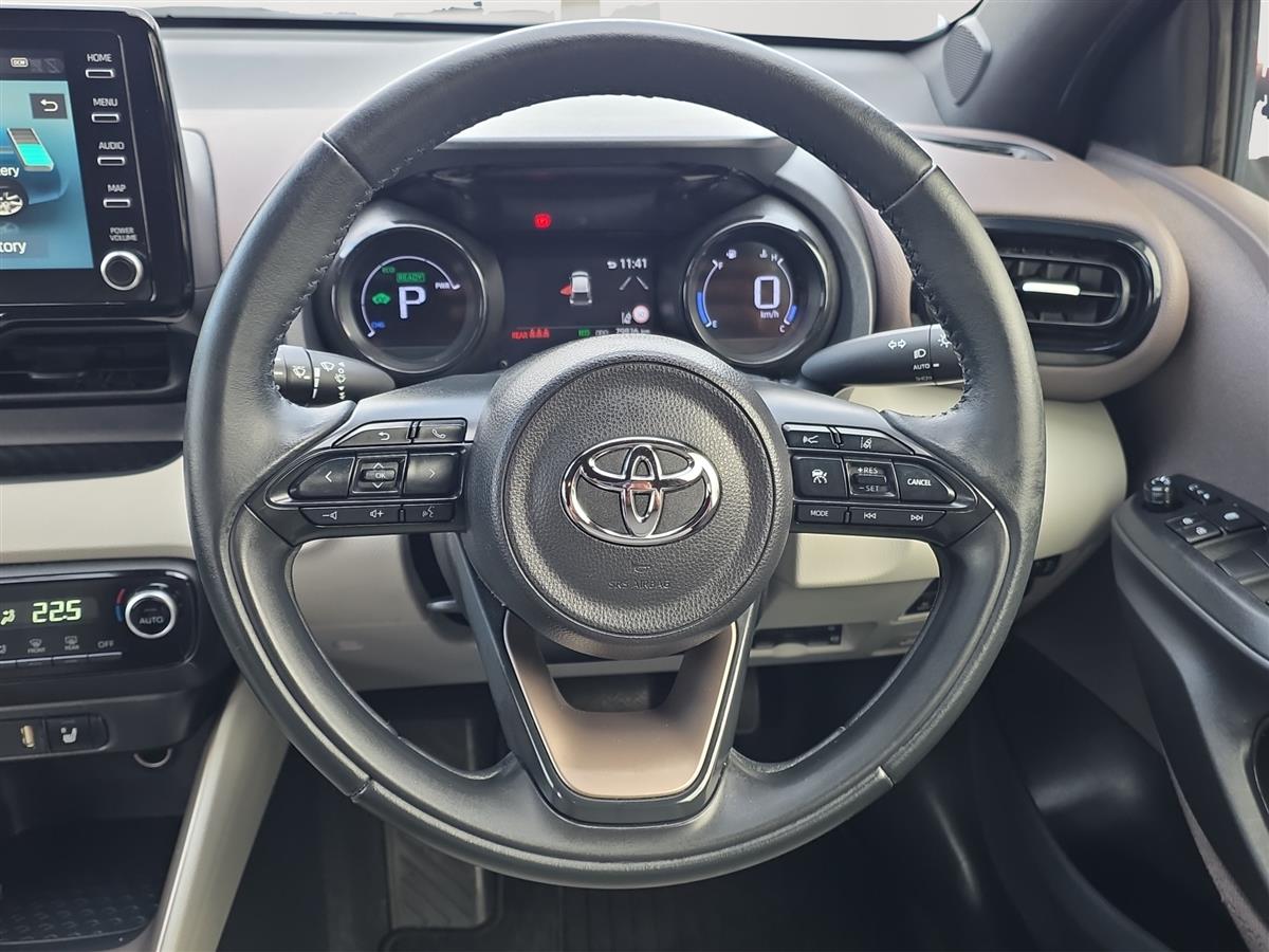 2020 Toyota Yaris HYBRID Z, Radar Cruise, Leather seats Carousel 17