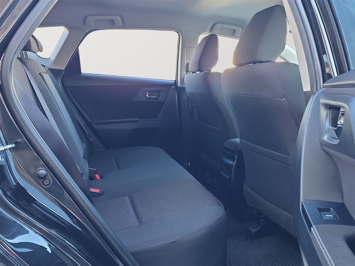 2014 Toyota Auris 1.8G, LOW KMS Carousel 14