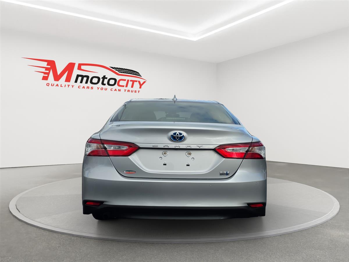 2021 Toyota Camry HYBRID, X, Low Kms Carousel 3