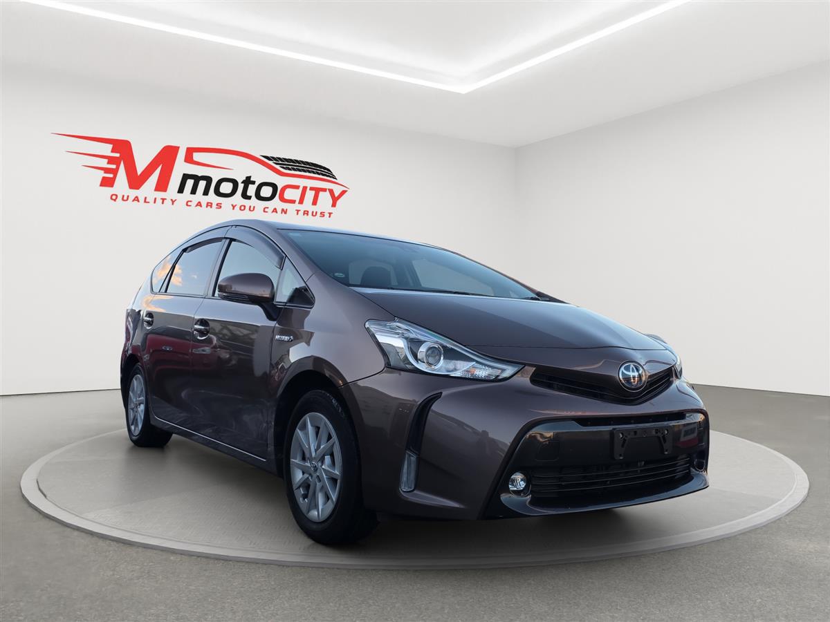 2017 Toyota Prius ALPHA HYBRID, 7 Seater
