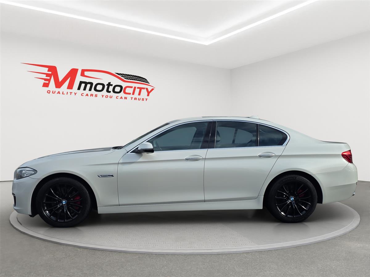 2017 BMW 523i Luxury, Leather heated seats, Adaptive cruise Carousel 5