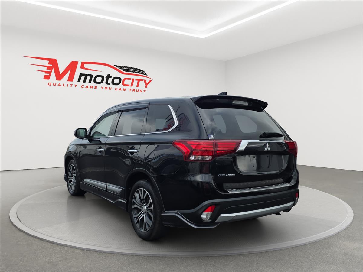 2017 Mitsubishi Outlander 7 Seats, 2.4 G Navi Package Carousel 4