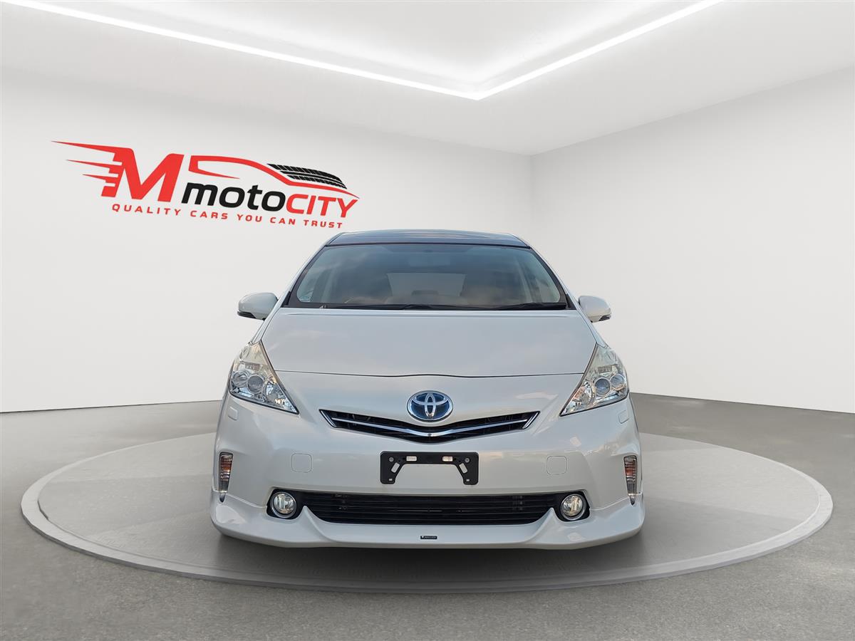 2014 Toyota Prius Alpha S, Panoramic dual roof Carousel 7