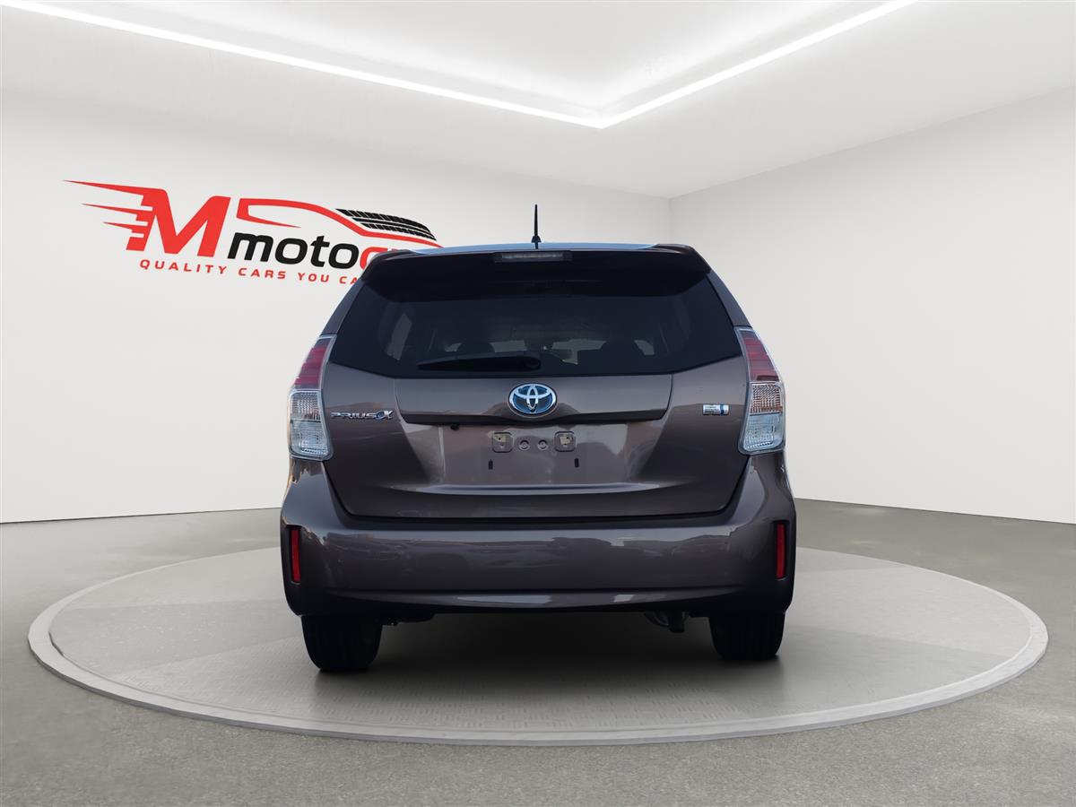 2017 Toyota Prius ALPHA HYBRID, 7 Seater Carousel 3