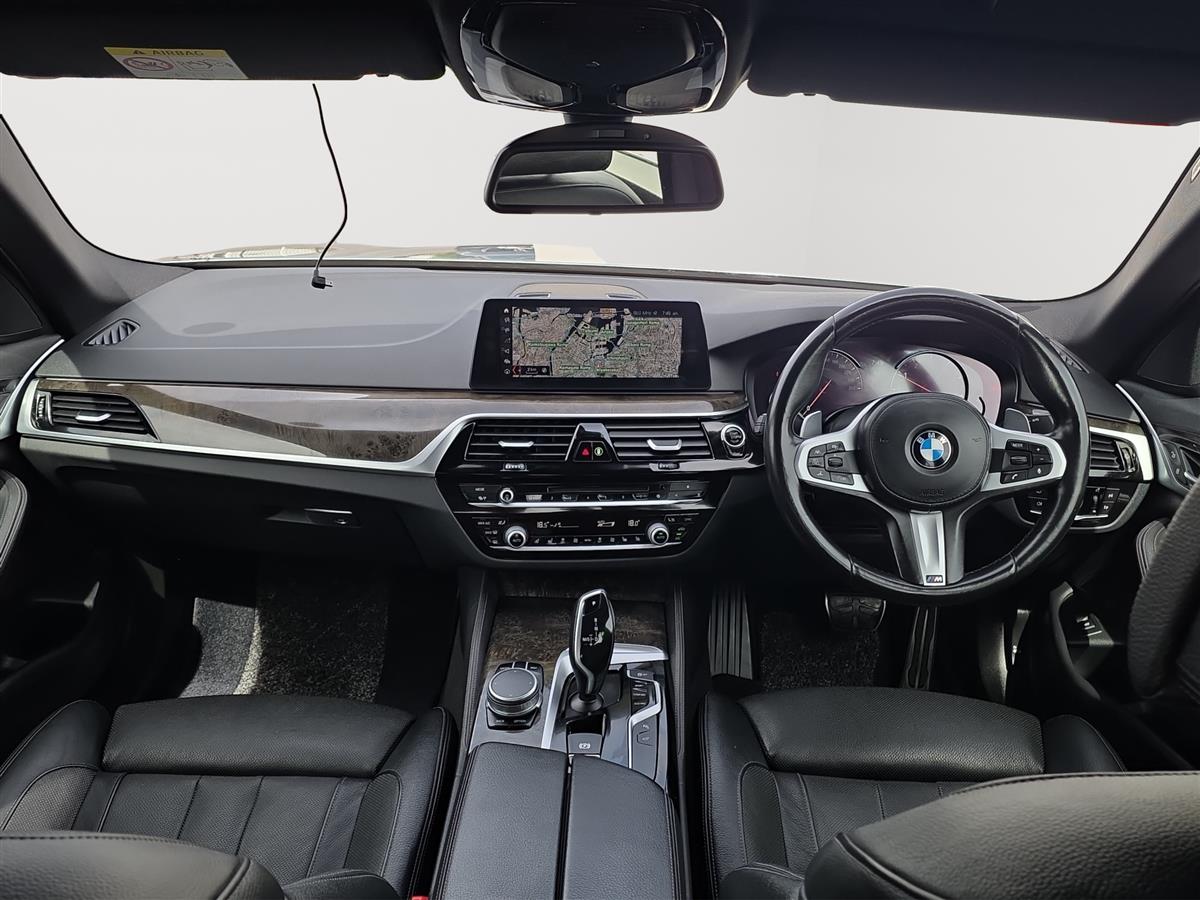 2017 BMW 530i M SPORT Carousel 9