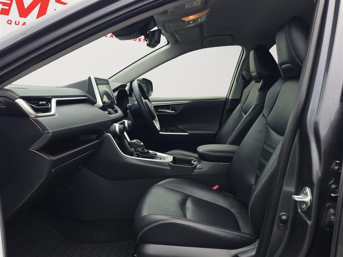 2019 Toyota RAV4 HYBRID, G PAck, Leather Heated Seats with heated Steering Carousel 15