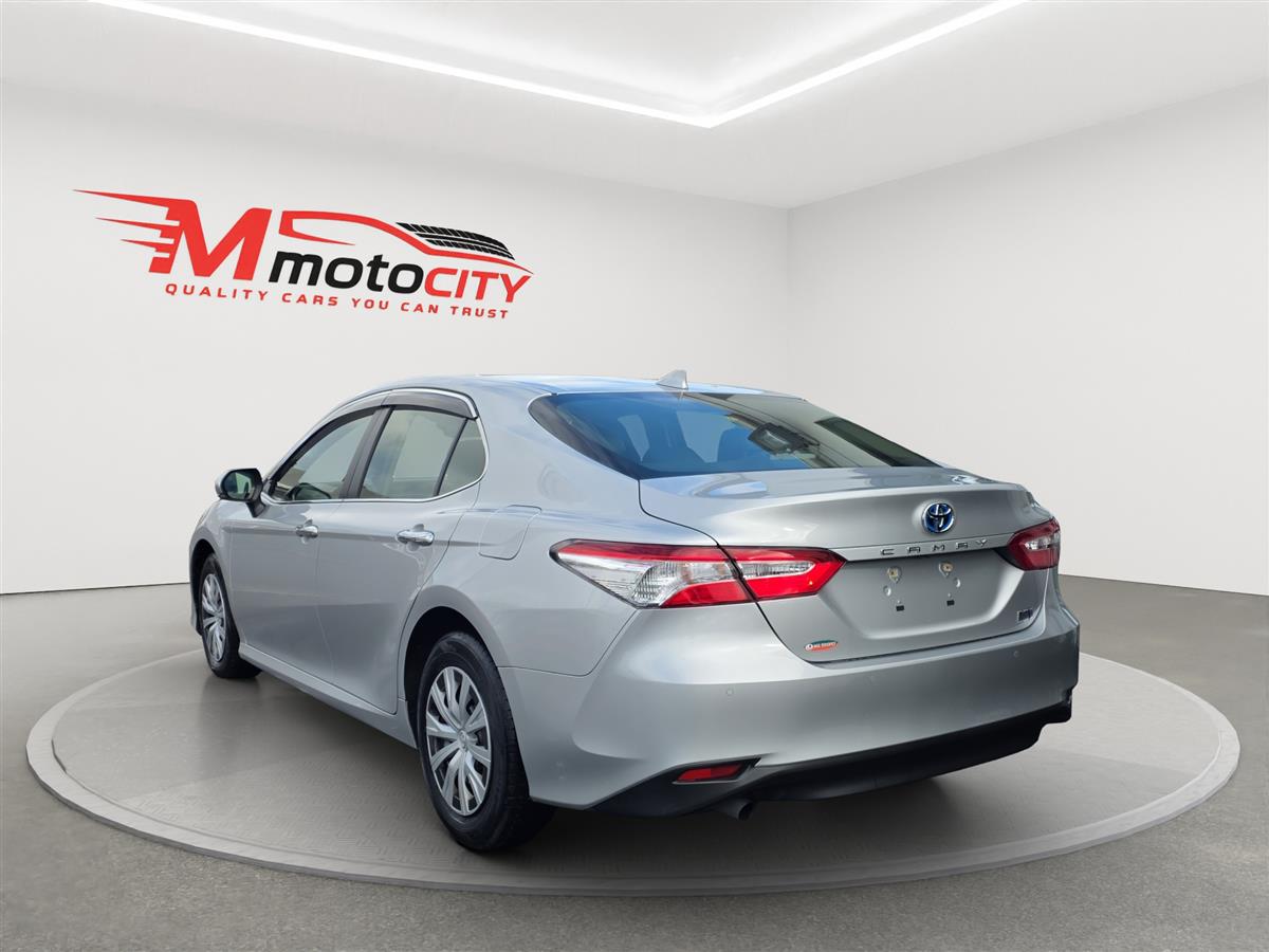2021 Toyota Camry HYBRID, X, Low Kms Carousel 4