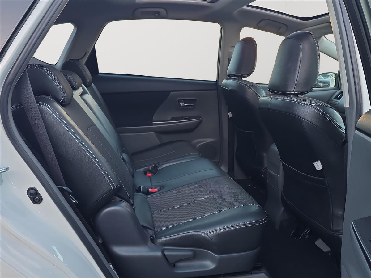 2014 Toyota Prius Alpha S, Panoramic dual roof Carousel 14