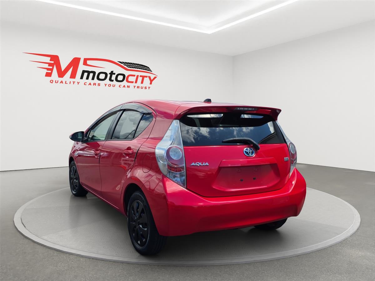 2012 Toyota Aqua HYBRID Carousel 4